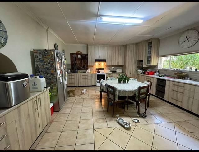 4 BEDROOM HOUSE FOR SALE IN KURUMAN